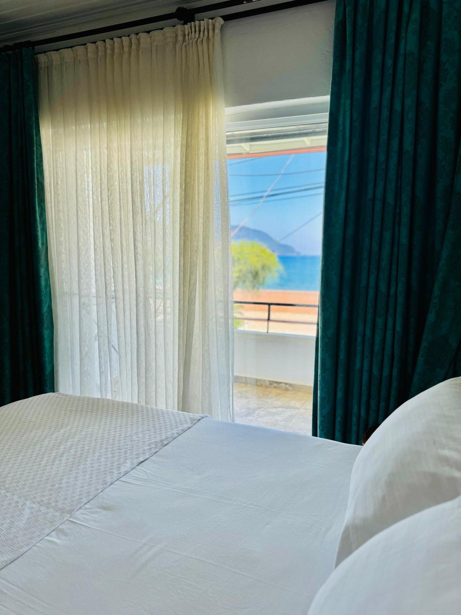 Ceneviz Hotel Adrasan Exteriör bild
